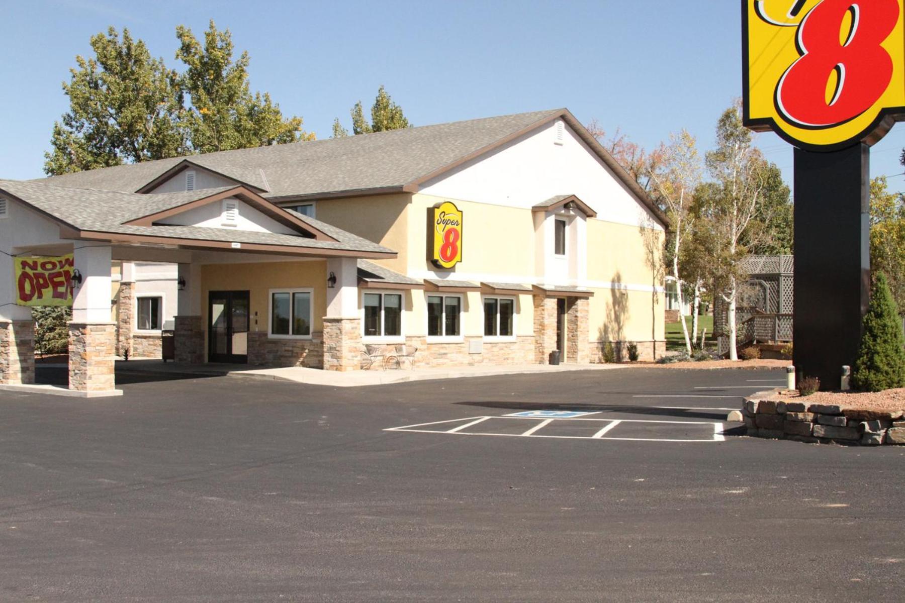 Super 8 By Wyndham Montrose Motel Exterior foto