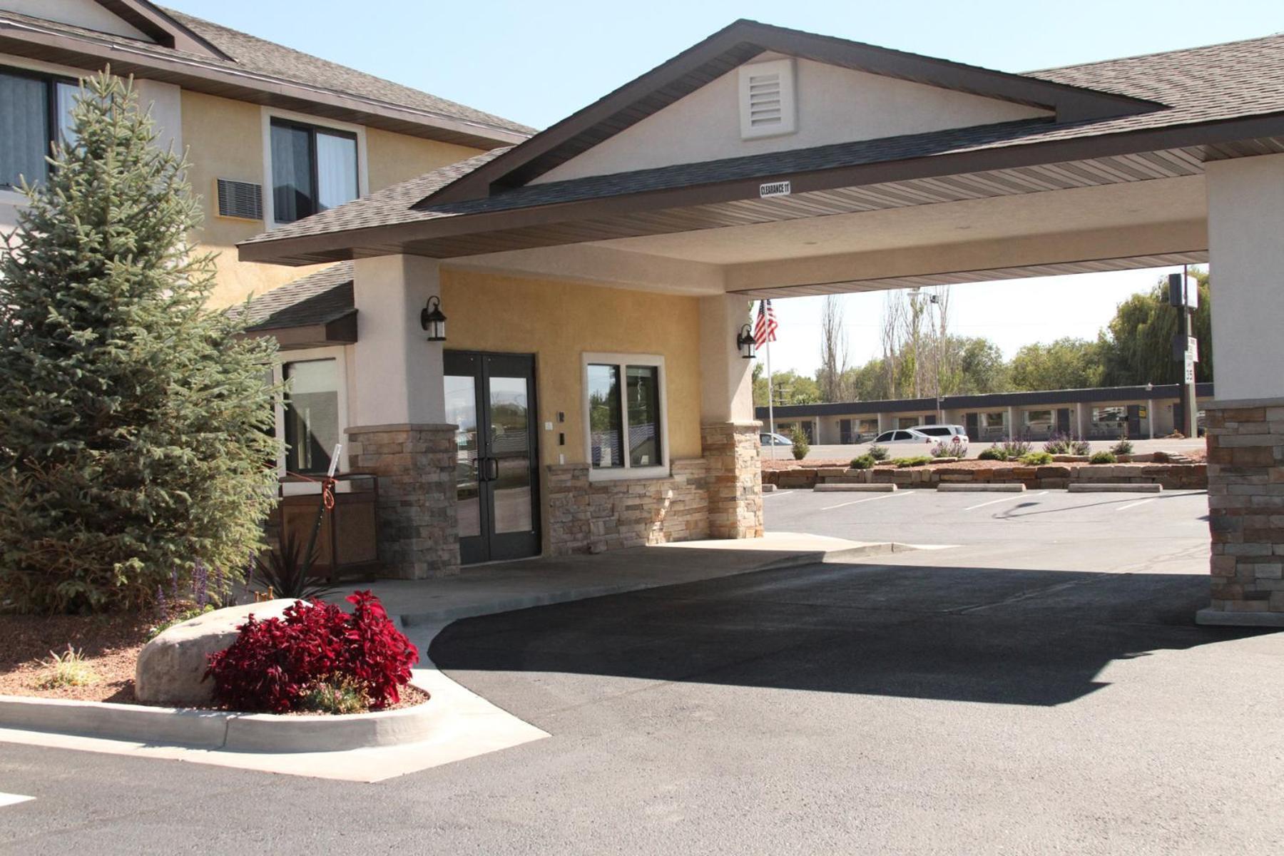 Super 8 By Wyndham Montrose Motel Exterior foto